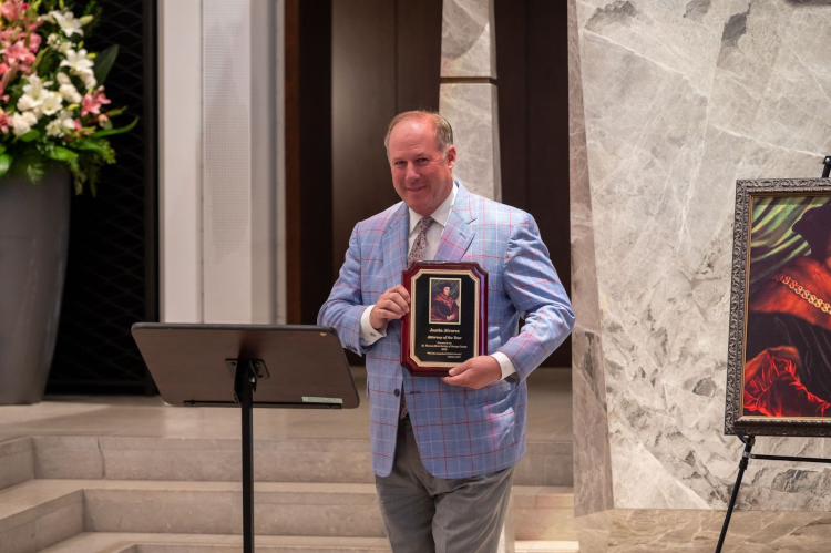 Justin Alvarez ('97) accepts the "Attorney of the Year" award.