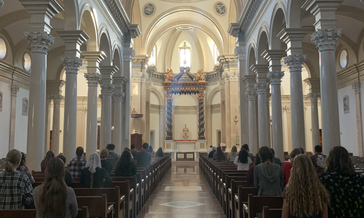 Students pray in Chapel