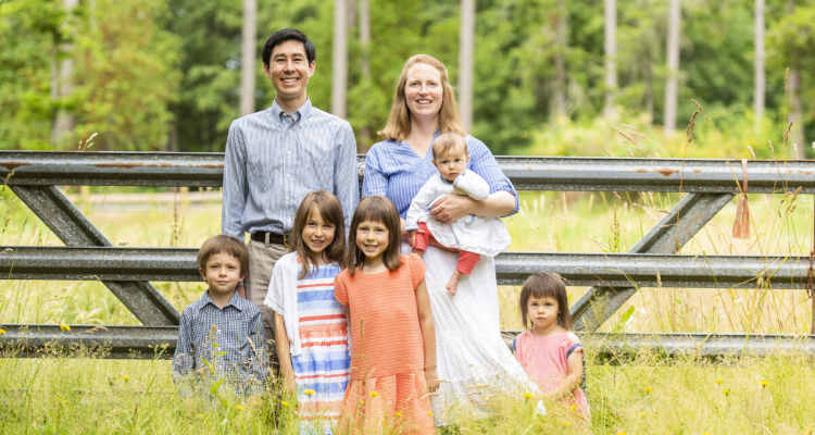Dr. Thomas Duffy, DDS (’08), with his wife Sarah and their five children