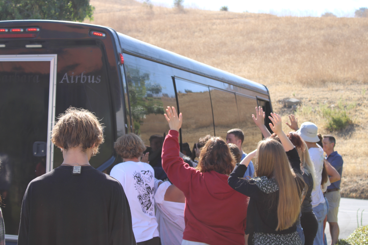 Students say goodbye