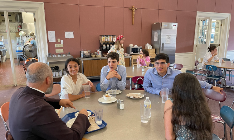 Students eat lunch