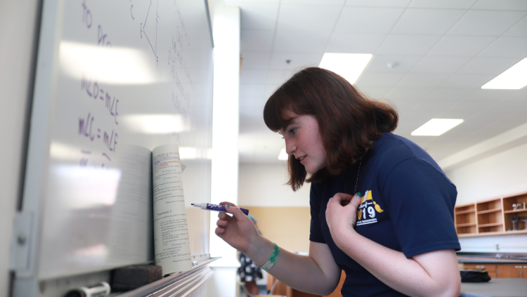 Student demonstrates a Euclidan prop