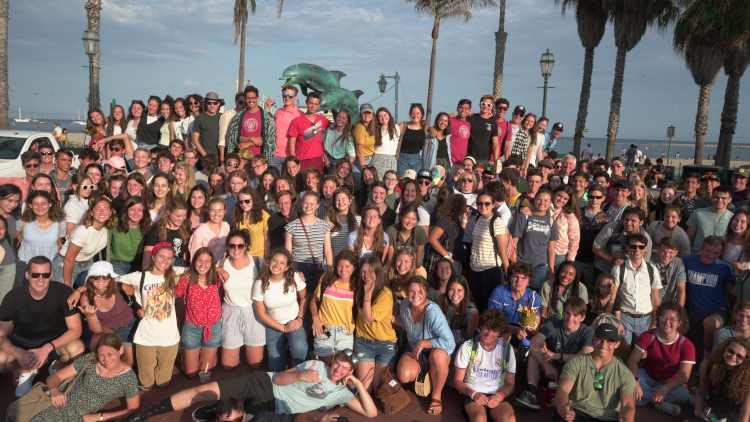 All the summer program students together afront the Dolphin Fountain