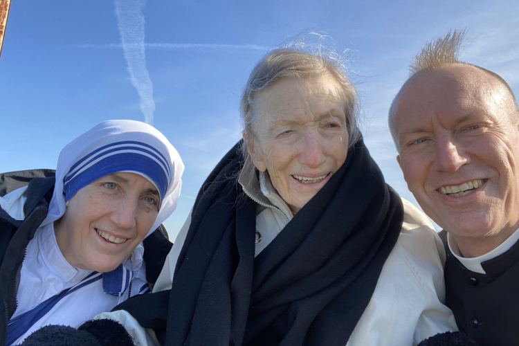 Mary Alice Isaacson with children Sr. Marcella (Maggie ’86), M.C., and Rev. James, S.J.C., (’88)