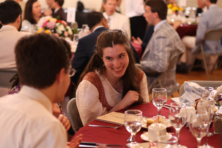 Seniors chat at the President's Dinner