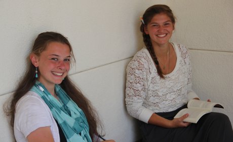 students read on academic quadrangle