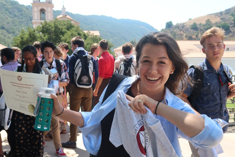 A student receives her t-shirt