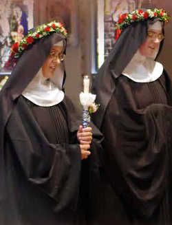 Sr. Mary Josefa of the Eucharist (’07) and her fellow Benedi