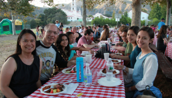 Alumni and parents at BBQ