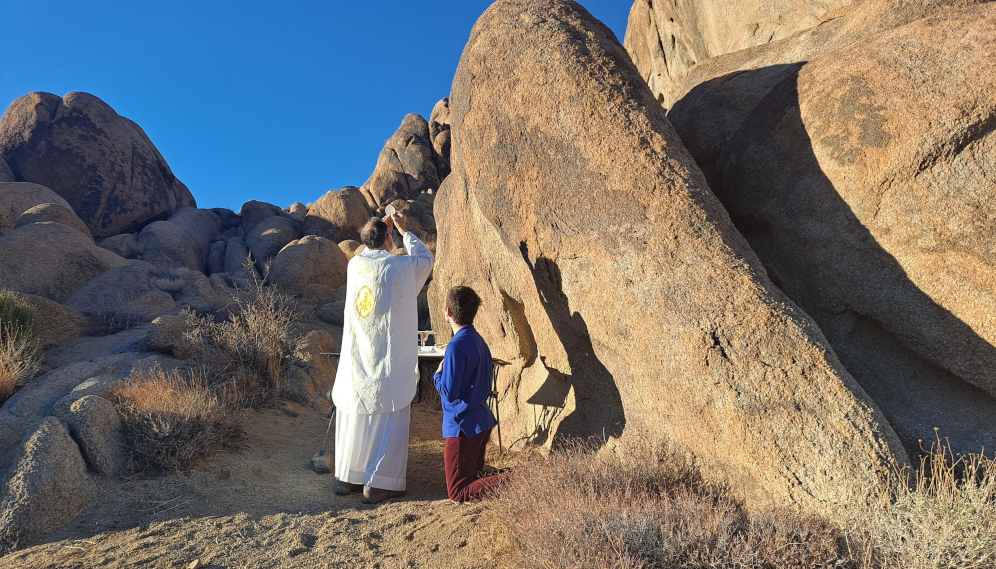 A hiking-trip Mass: Fr. Paul elevates the Host