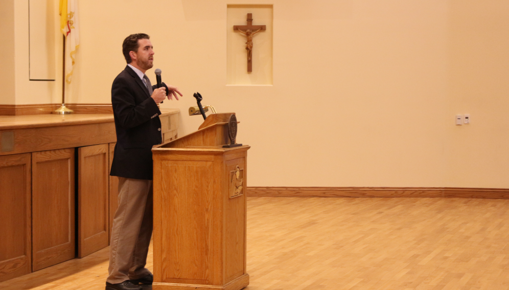 Dr. Coopers delivers his orientation lecture