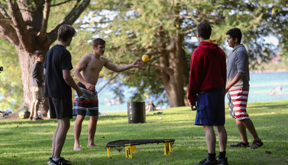 Four play spikeball