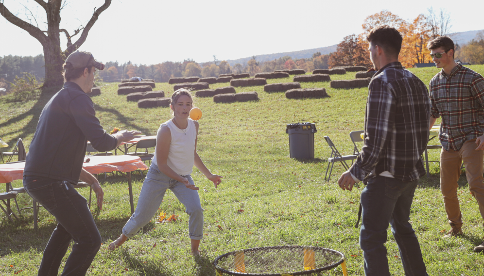Four play Spikeball