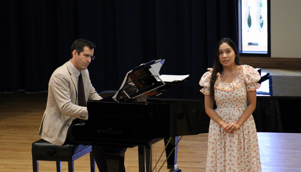 A pianist and a singer perform together
