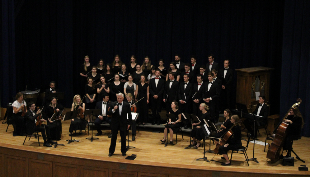 Long shot of the entire choir and orchestra