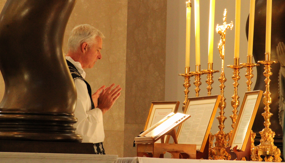 Fr. Walshe celebrates Mass