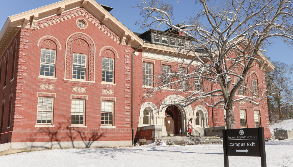 Snow in front of Billings Hall
