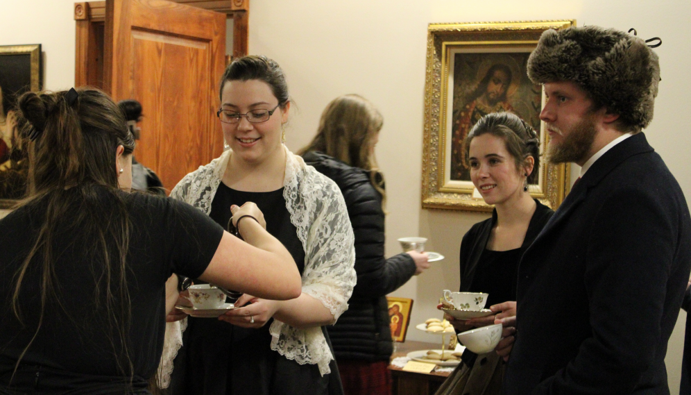 Students enjoy tea and conversation