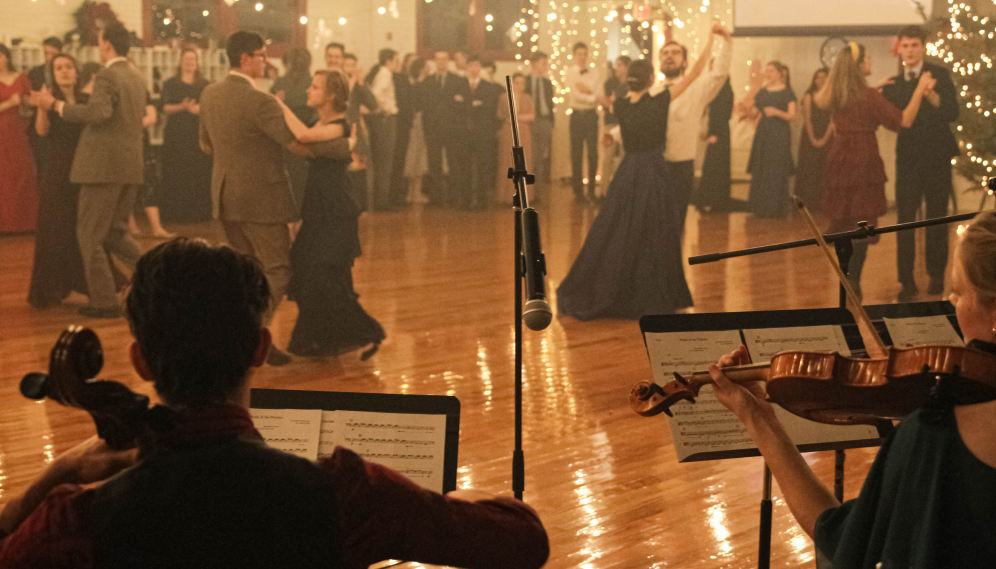 The quartet in the foreground, seen from behind, with the dancers visible behind them