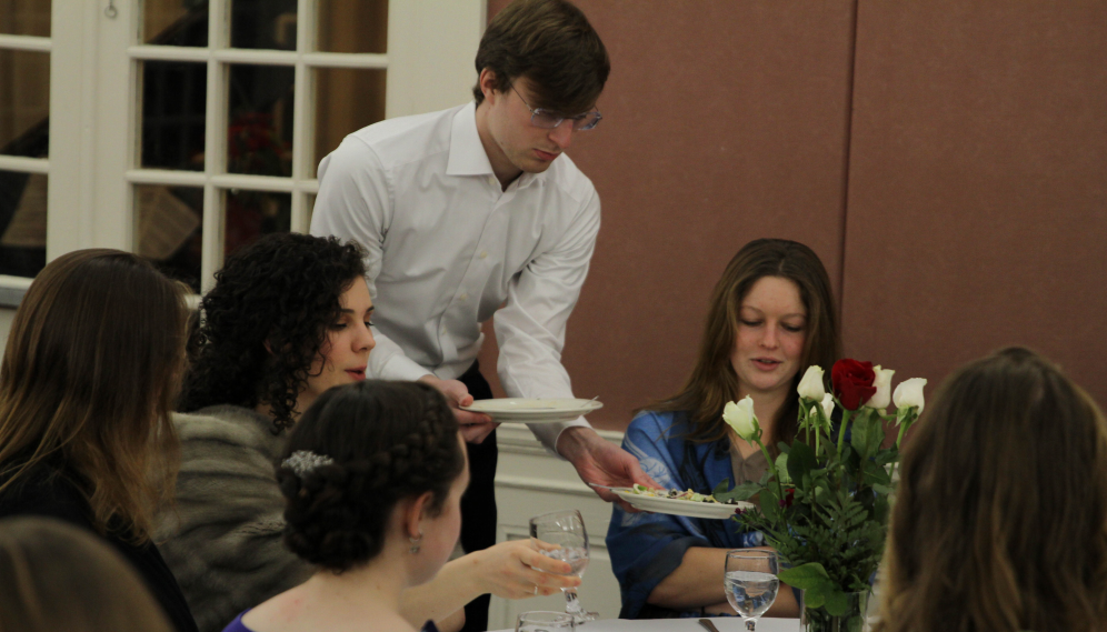 A server clears plates