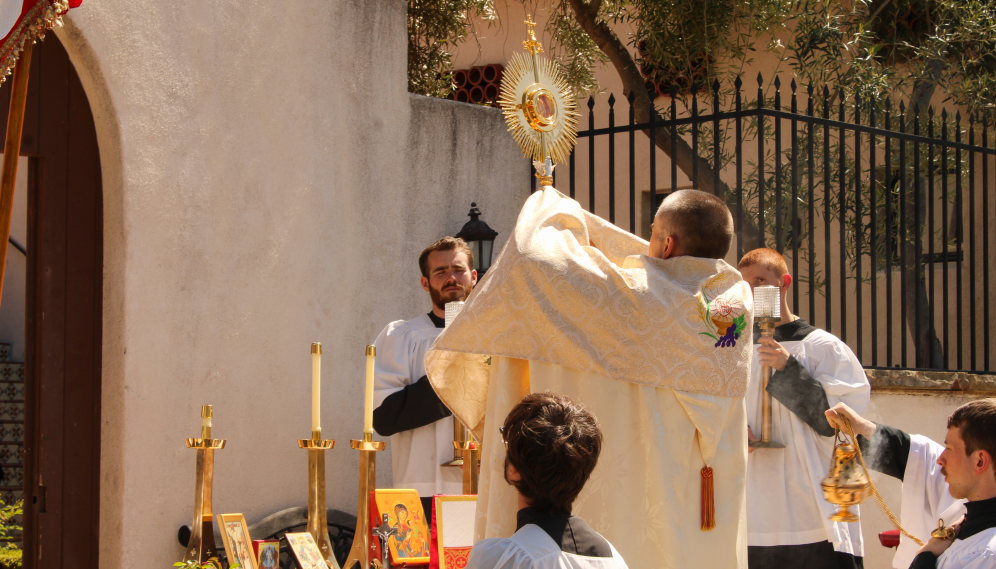 Fr. Marczewski elevates the monstrance