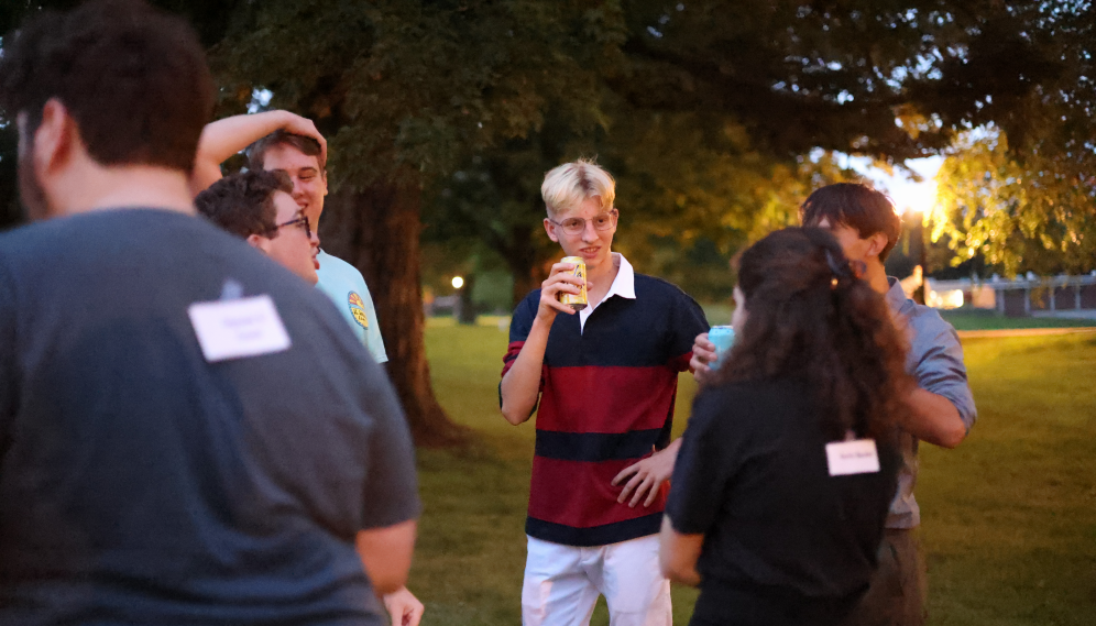 Freshmen discuss over fizzy drinks