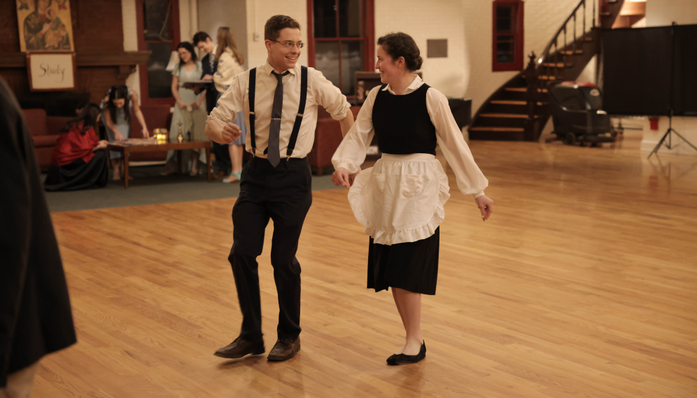 Sophomores Host Clue-Themed Dance