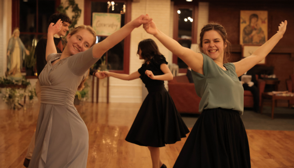 Sophomores Host Clue-Themed Dance