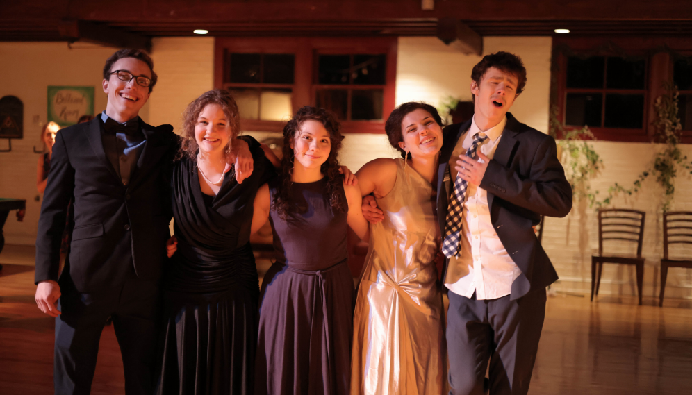 Sophomores Host Clue-Themed Dance
