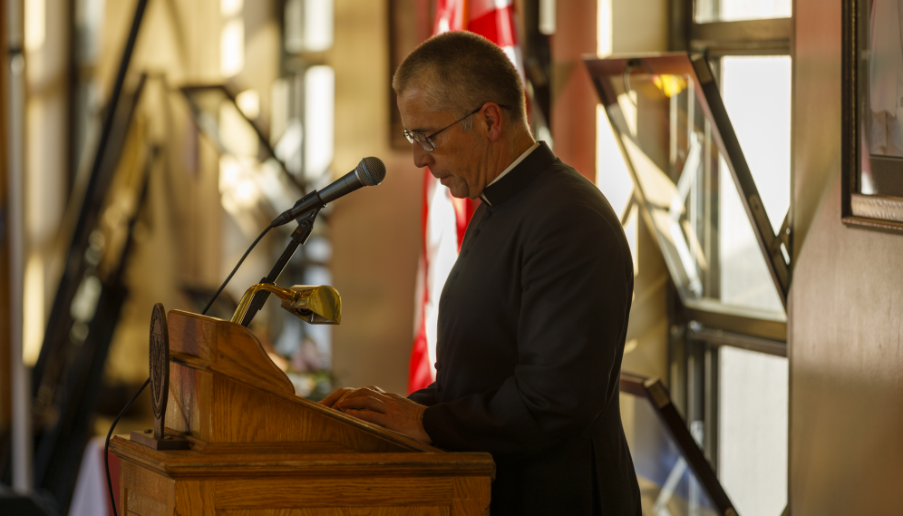 Faculty Bids Farewell to Class of 2024 at President’s Dinner