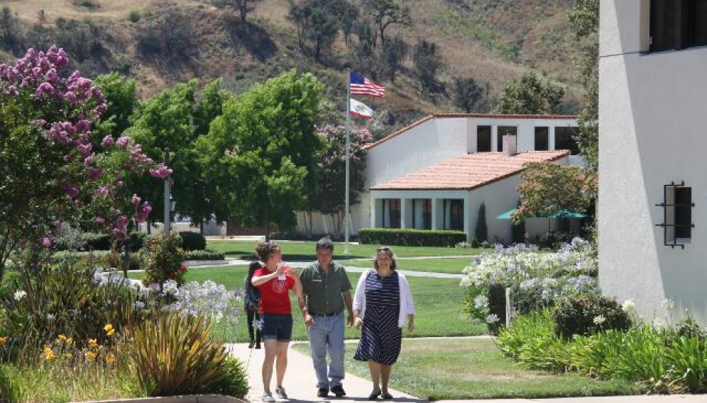 Students arrive for the 2018 High School Summer Program