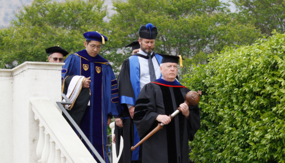 Members of faculty process onto the academic quadrangle 