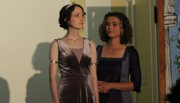Bernadette Mohun and Kate Pfeiffer as Dido and the lady-in-waiting, respectively