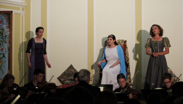 Both ladies in waiting sing to Dido