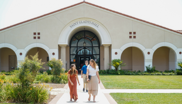 Students walk along academic quadrangle