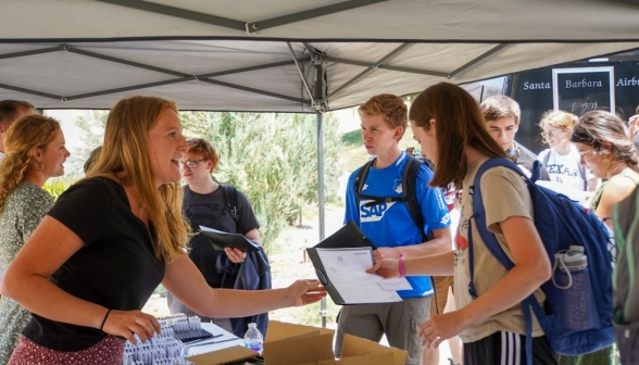 HSSP students receive their info folders