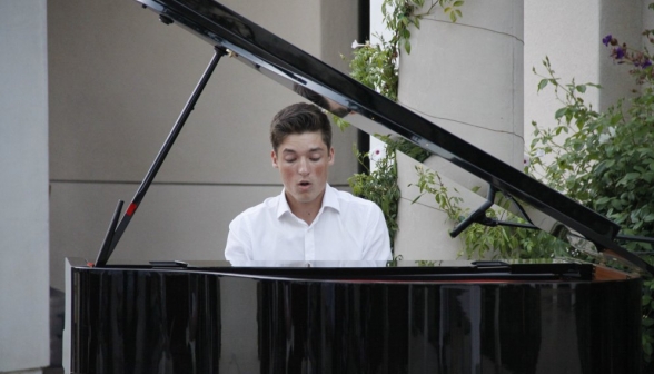 Another pianist, performing