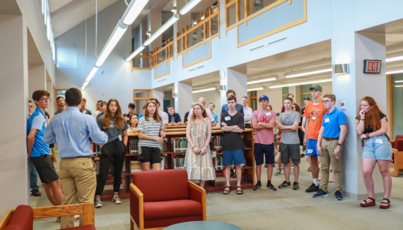 Jean Guerreiro address the students in the library