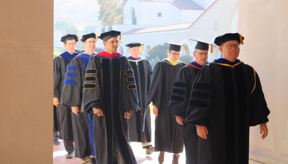 The faculty process under the arch