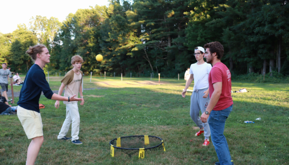 Four play Spikeball