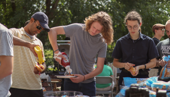 Students apply condiments