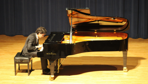 Ignas Macknickas plays the piano