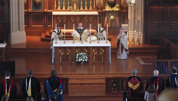 The four priests around the altar