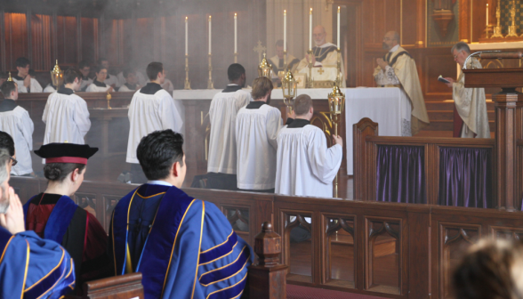 Kneeling altar servers at the Sanctus