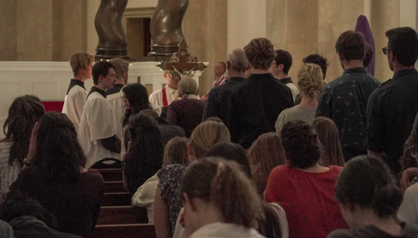 The line to venerate the cross
