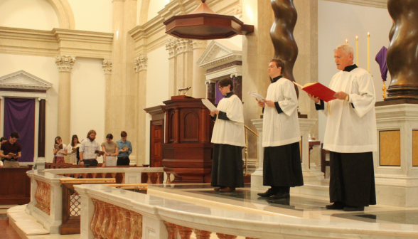 Three choir members do the readings