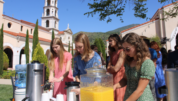 Students get drinks