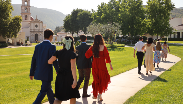 Gentlemen escort the ladies to the banquet