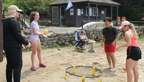 Four play Spikeball