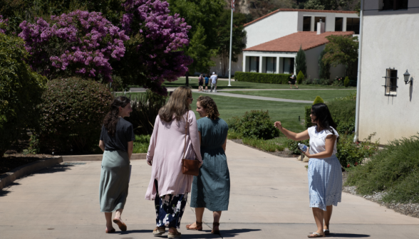 Freshmen arrive on campus